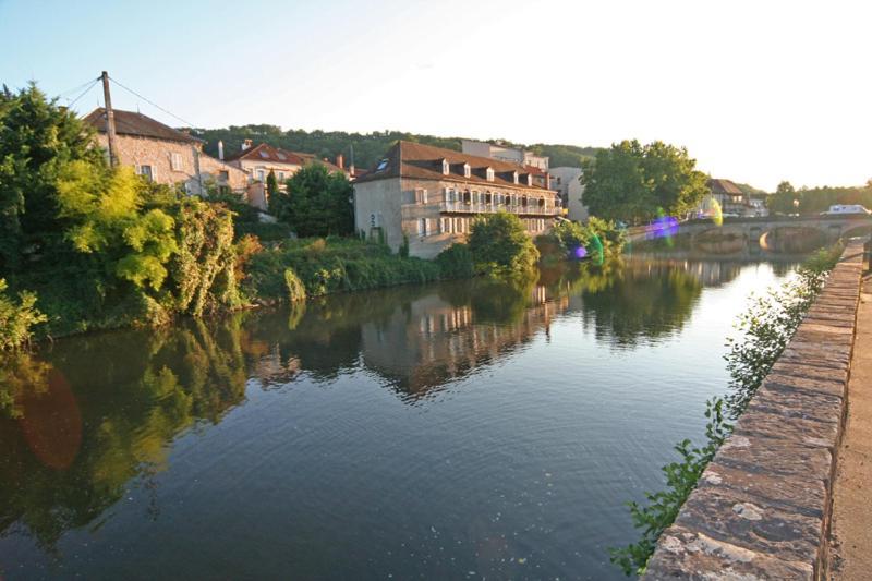 Superbe Studio Entierement Refait A Neuf Figeac Exterior photo